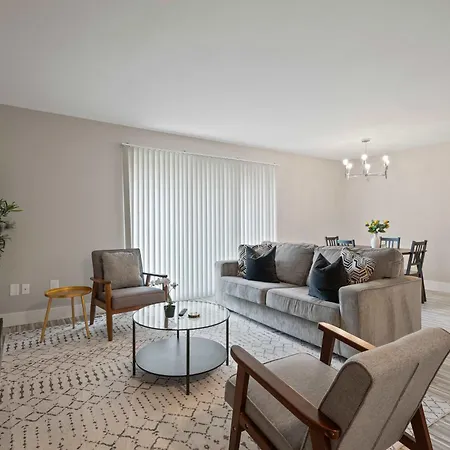 Cozy Stay Modern Comfort In The City
